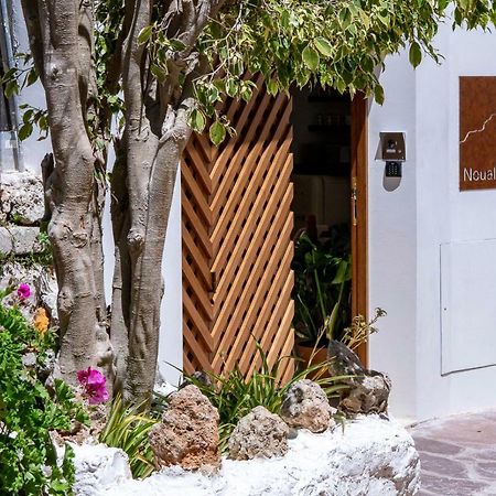 Noualt Hotel Ferreries Buitenkant foto